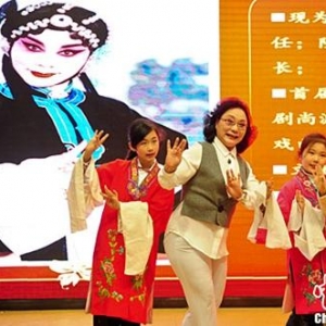 戲曲進校園蓬勃開展 弘揚傳統(tǒng)藝術如何落到實處？ 　　