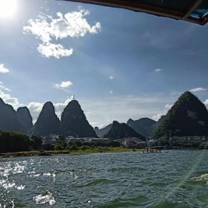 　　桂林山水甲天下 | 水墨漓江畔，溫暖桂林夢(mèng)！