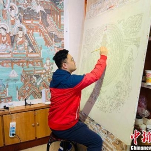 90后”小伙居敦煌臨摹經變畫 傳承絲路文化