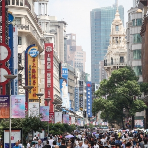 “朝十晚十”商場(chǎng)營(yíng)業(yè)時(shí)間從這里開始推廣，南京路步行街這樣走到今天
