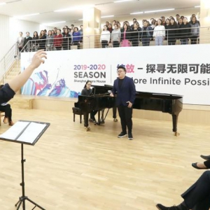 大提琴家演出現(xiàn)場(chǎng)響起了口哨聲！把演出搬出劇院，那些鮮為人知的細(xì)節(jié)意味著啥