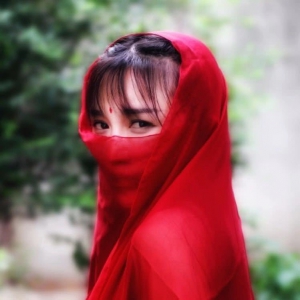 李子柒爆紅爭議：DJ、富二代、幕后團隊與全商業版圖