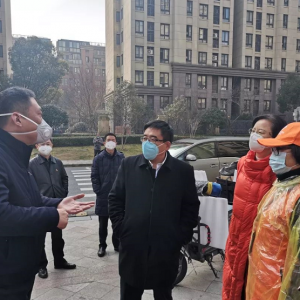 戰(zhàn)疫情|奉賢區(qū)副區(qū)長(zhǎng)梅廣清檢查社區(qū)疫情防控工作