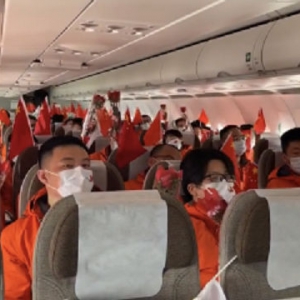 回家了！逆行英雄返滬包機抵達虹橋機場