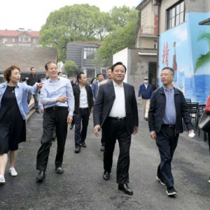 “畫說經典展”于松江區云間糧倉啟幕，人文松江再添新地標