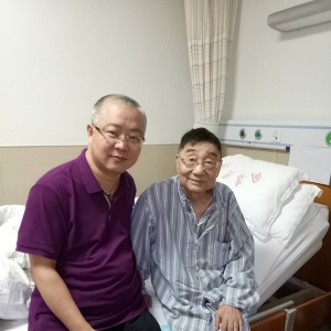 劉松林會長在同康醫(yī)院與周文軍副會長促膝長談