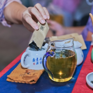 好茶葉不再怕山高路遠(yuǎn)水長(zhǎng)，上海松江從生產(chǎn)端到銷(xiāo)售端，全鏈條幫助云南茶農(nóng)
