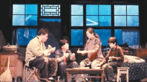 70年7頓飯展示時(shí)代巨變 黃盈新京味話劇《開(kāi)飯！》致敬工人階級(jí)