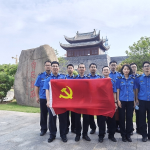 松江區九亭鎮城管開展“銘記歷史，緬懷先烈，珍愛和平，開創未來”主題黨日活動