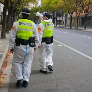 孔鴻聲：警徽，在“疫”線閃耀——獻給奮戰(zhàn)在“疫”線的人民警察