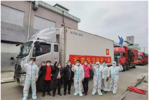 上海市安慶商會常務副會長史一松為在滬鄉親雪中送炭
