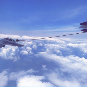 新一代空中加油機運油-20投入新時代練兵備戰