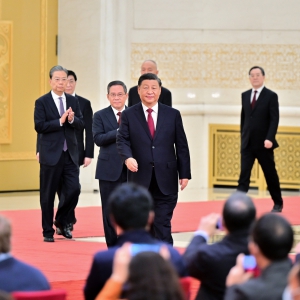 習(xí)近平等二十屆中共中央政治局常委同中外記者見面