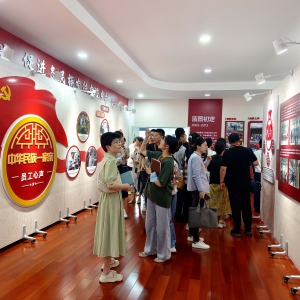 石榴花開在“鷹峰”  松江首家民族團(tuán)結(jié)進(jìn)步教育工作站授牌