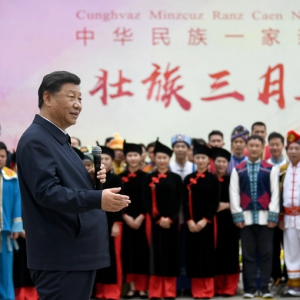 跟著總書記看中國｜像愛護自己的眼睛一樣愛護民族團結