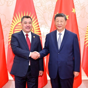 習近平會見吉爾吉斯斯坦總統扎帕羅夫